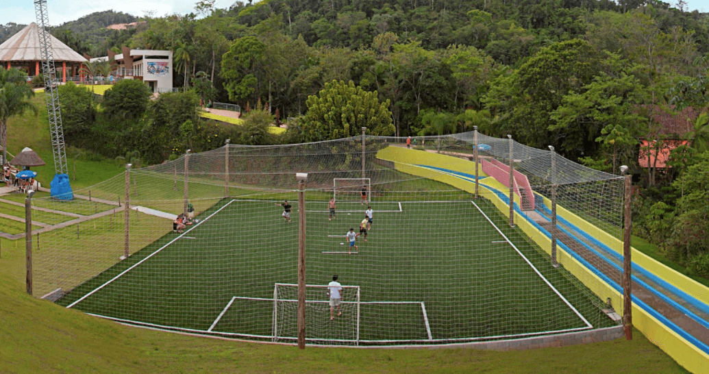 Parque Aquático Cascanéia em Blumenau: Quadra de futebol