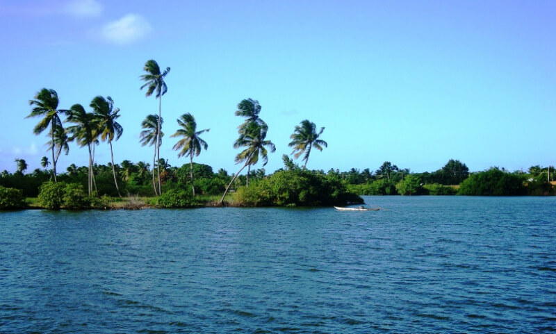 Vista da Lagoa Mundaú próximo à praia do Pontal da Barra em Maceió